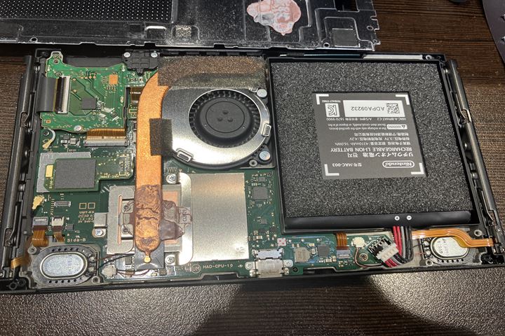 Nintendo Switchのゲームカード読み込み不良の修理写真 2