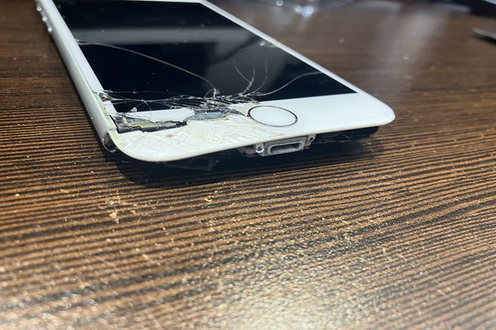 iPhone 8の画面復旧の修理写真 2