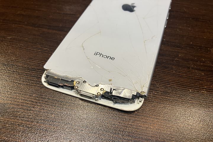 iPhone 8の画面復旧の修理写真 3
