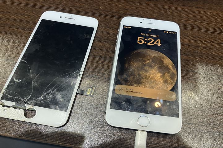 iPhone 8の画面復旧の修理写真 4