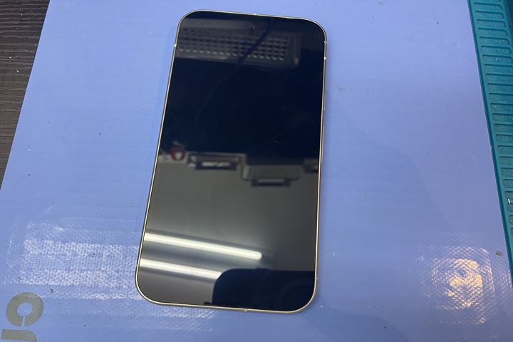 Google Pixel 9の画面交換の修理写真 2