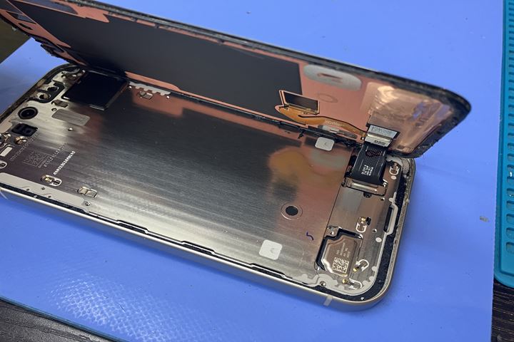 Google Pixel 9の画面交換の修理写真 3