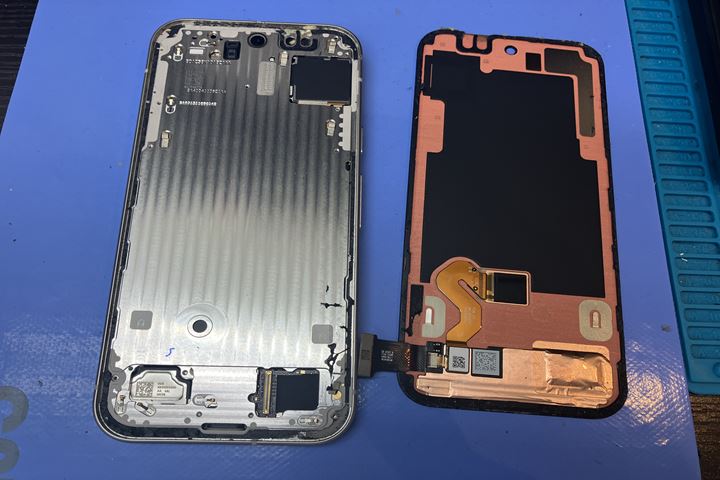 Google Pixel 9の画面交換の修理写真 4