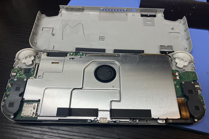 Nintendo Switch Liteの左スティック交換の修理写真 2