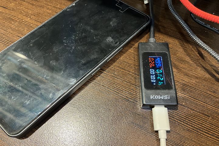 AQUOS R8 proの充電不良の修理写真 1