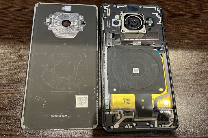 AQUOS R8 proの充電不良の修理写真 2