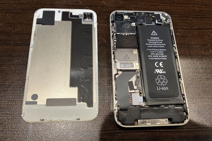 iPhone 4sのバッテリー交換事例の修理写真 2