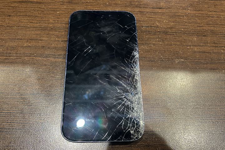 iPhone 17 Proの画面交換とフレーム修正の修理写真 1