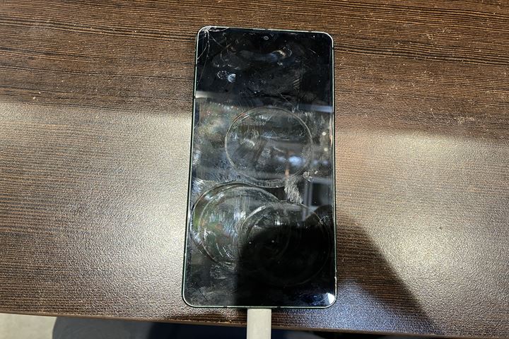 AQUOS sense7の充電不良の修理写真 1