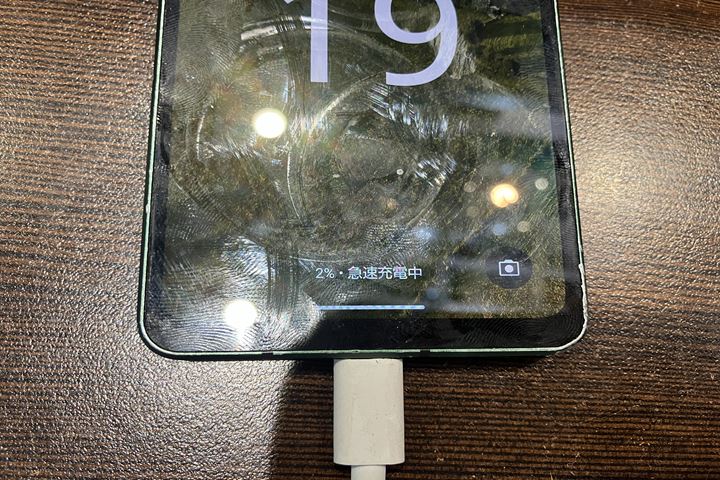 AQUOS sense7の充電不良の修理写真 4