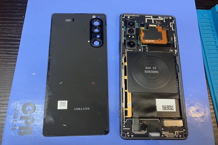 Xperia 1 IIのバッテリー交換の修理写真 3