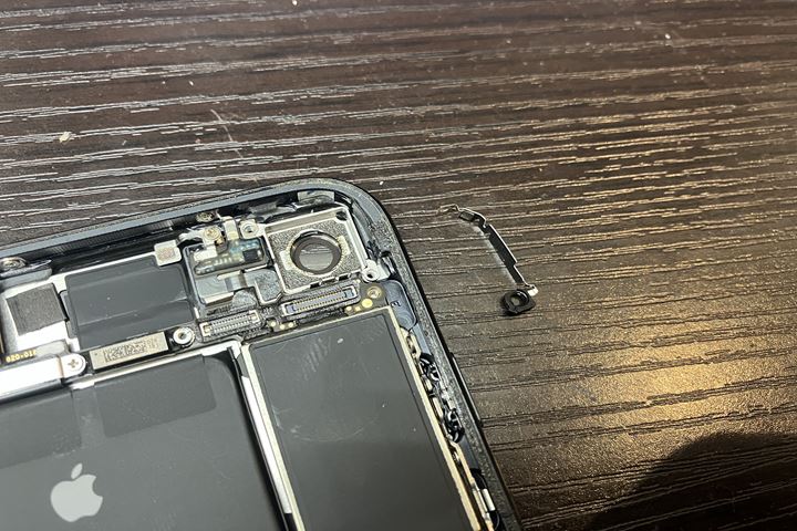 iPhone SE第2世代のNFCアンテナ交換の修理写真 2