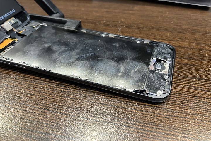 iPod touch第6世代のバッテリー交換の修理写真 3