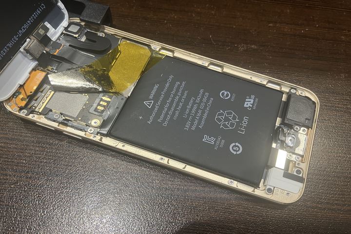 iPod touch第7世代のバッテリー交換の修理写真 3
