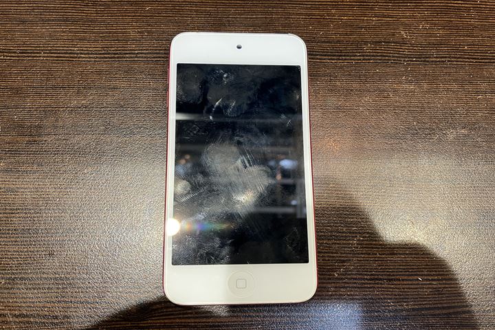 iPod touch第5世代の画面交換の修理写真 1