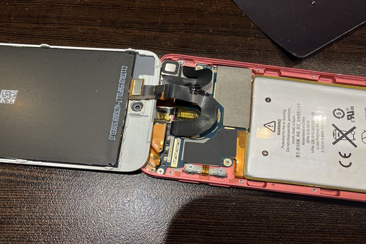 iPod touch第5世代の画面交換の修理写真 3