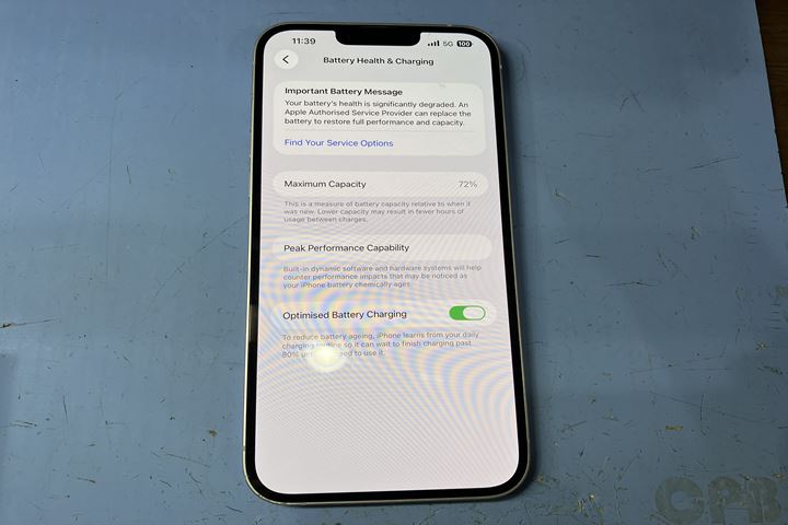 iPhone 14 Plusのカメラ・バッテリー交換の修理写真 3