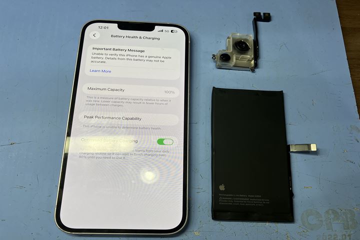 iPhone 14 Plusのカメラ・バッテリー交換の修理写真 8