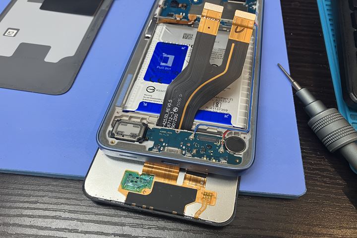 Galaxy A25の画面交換の修理写真 4