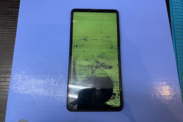 Xperia 10 Vの画面交換の修理写真 1