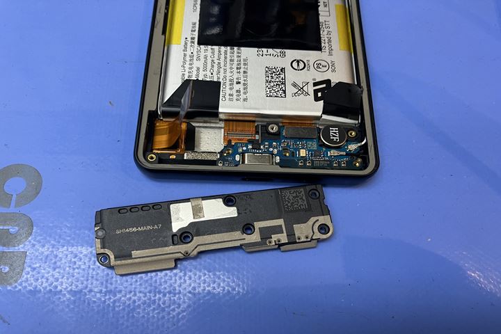 Xperia 10 Vの画面交換の修理写真 4