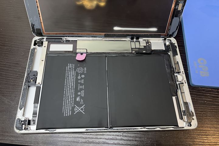 iPad 6のバッテリー交換の修理写真 1