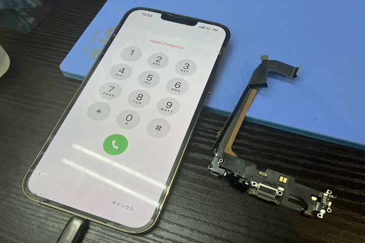 雨の影響で充電が出来なくなったiPhone13ProMaxをご紹介！ 充電口修理は即日対応可能です！の写真 5