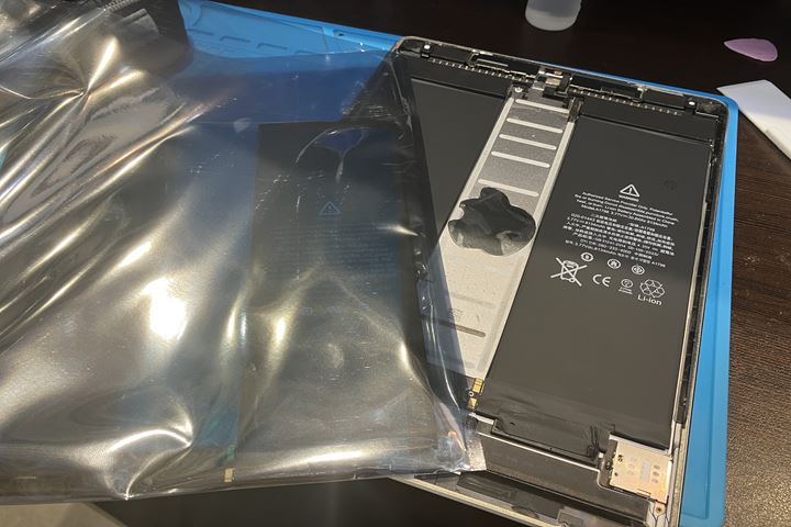 iPadもお任せ! 電池持ちが極端に悪くなったiPadPro10.5インチのバッテリー交換をご紹介!の写真 4